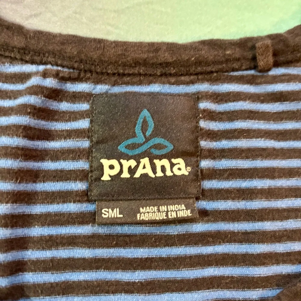 Prana Striped Men’s Tank with contrasting Scenic Pocket Detail - Picture 10 of 12